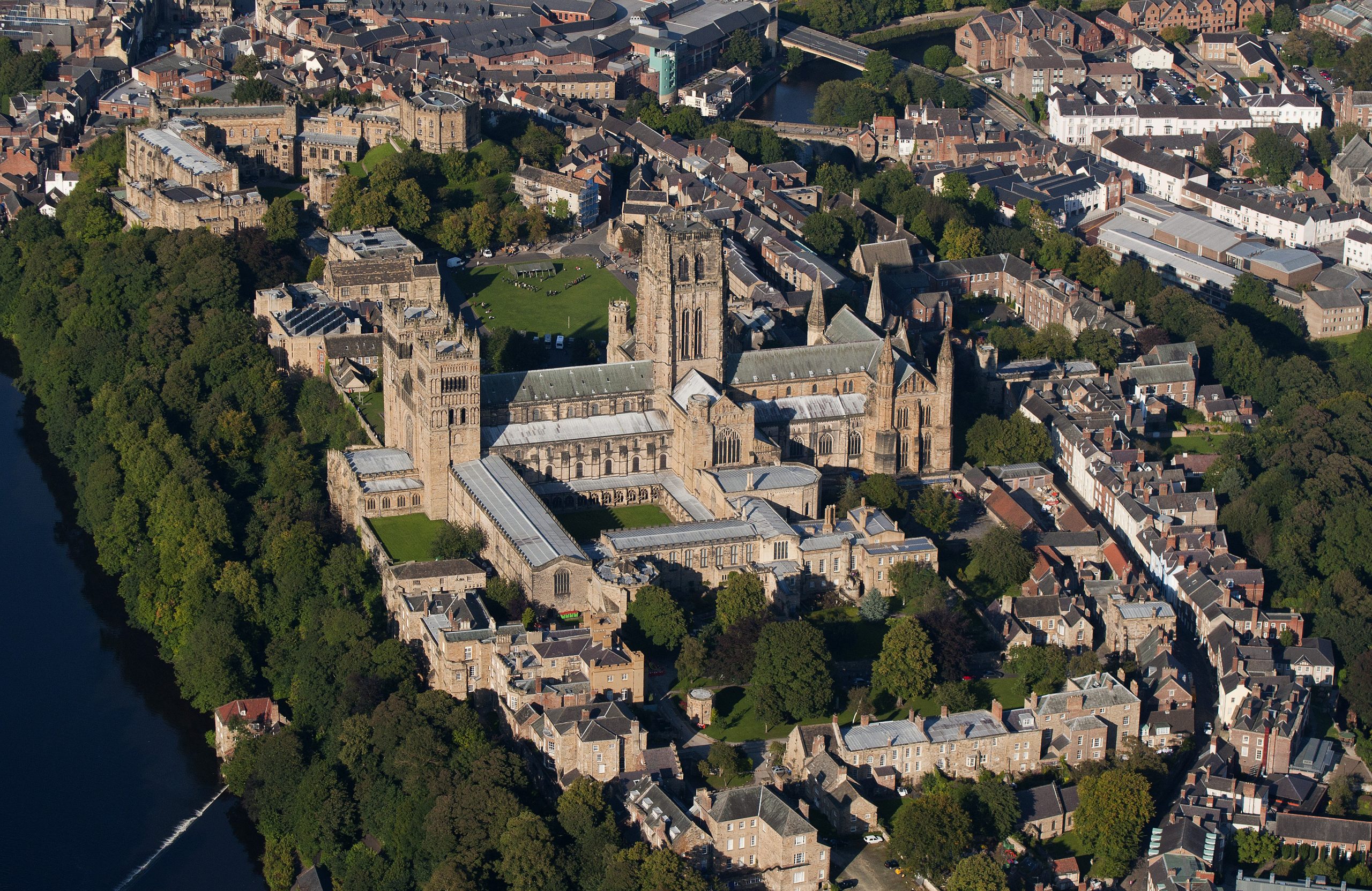 Irány a brit akadémiai elit: nyolc diákunk előtt nyílnak meg a Durham University kapui!